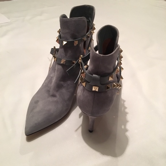 ⚫️Sold⚫️ Valentino Rockstud Suede Booties - Picture 4 of 5